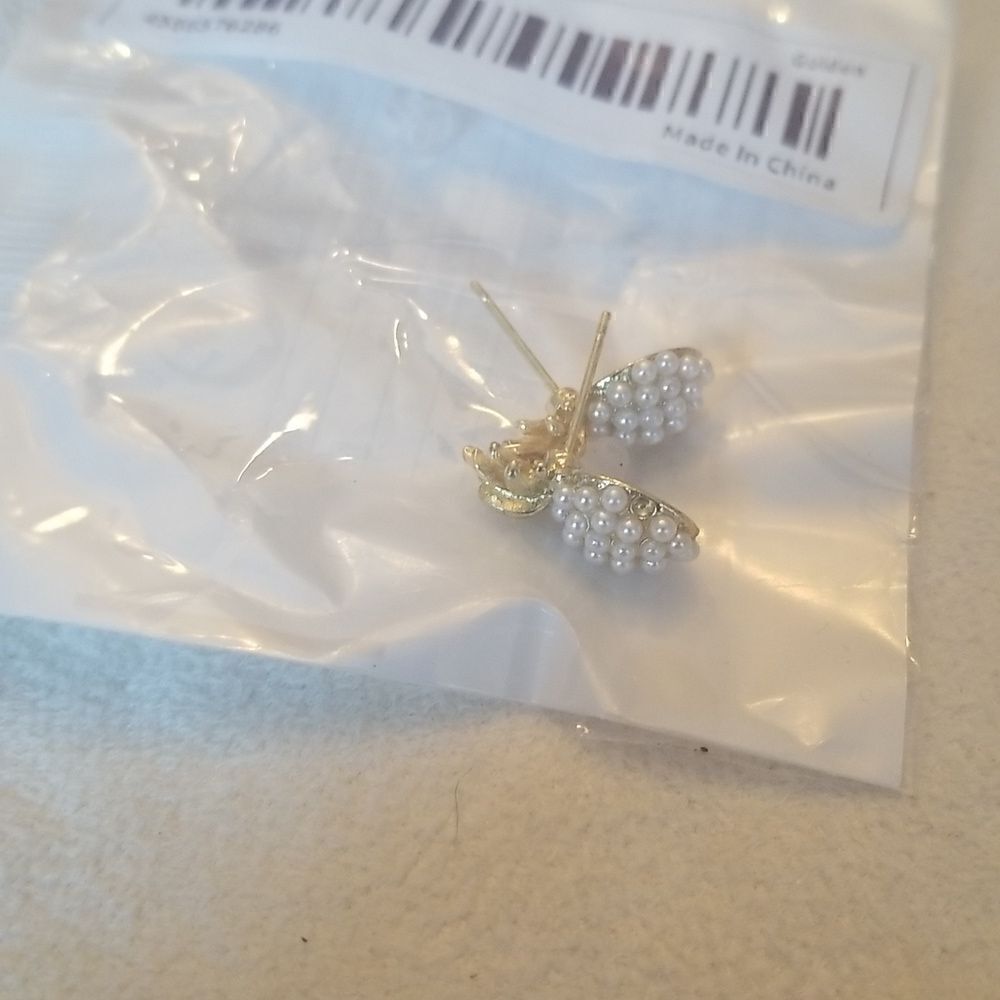 Pineapple pearl 14k gold stud earrings - Picture 4 of 7